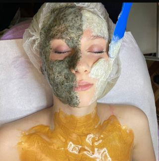 ✨ Multimasking na nejvyšší úrovni! ✨ Každá část pleti si zaslouží péči na míru – a právě to dokáží peel-off masky...